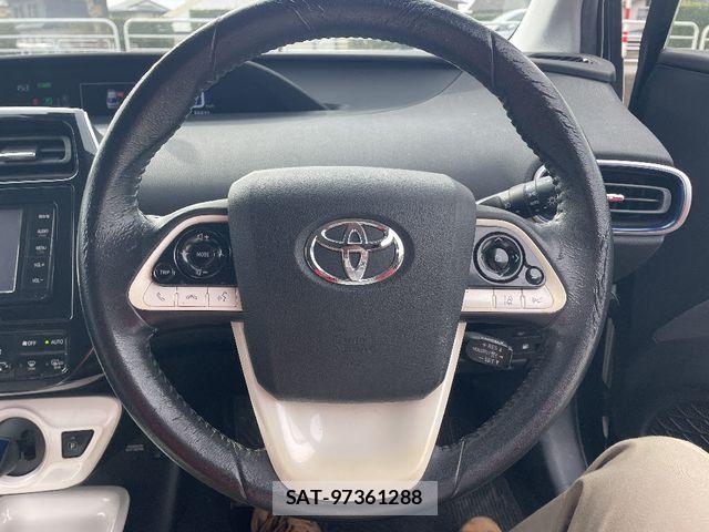 Toyota PRIUS 2016-05 6911489-14