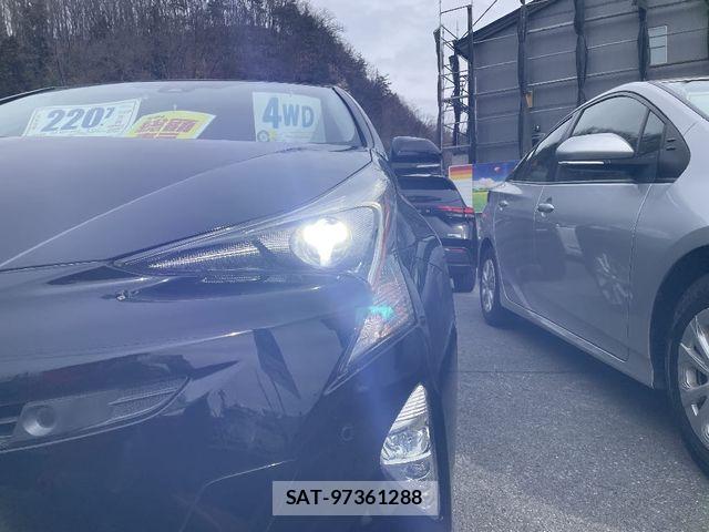 Toyota PRIUS 2016-05 6911489-23