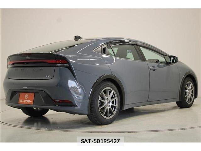 Toyota PRIUS 2023-10 6911481-11