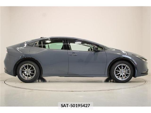 Toyota PRIUS 2023-10 6911481-12