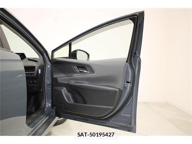 Toyota PRIUS 2023-10 6911481-28