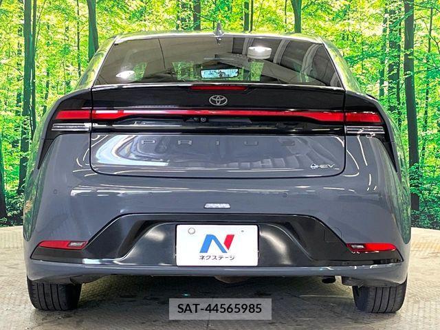 Toyota PRIUS 2023-04 7223873-15