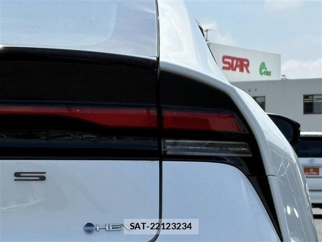 Toyota PRIUS 2023-04 7223875-11
