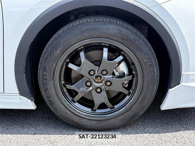 Toyota PRIUS 2023-04 7223875-12