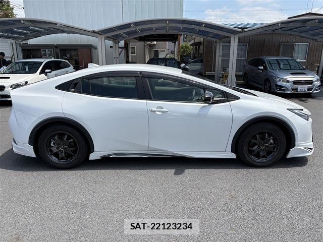 Toyota PRIUS 2023-04 7223875-7