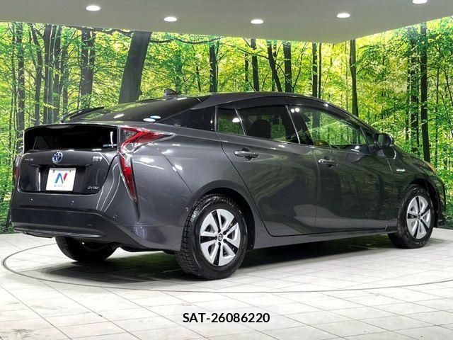Toyota PRIUS 2016-10 7217273-17