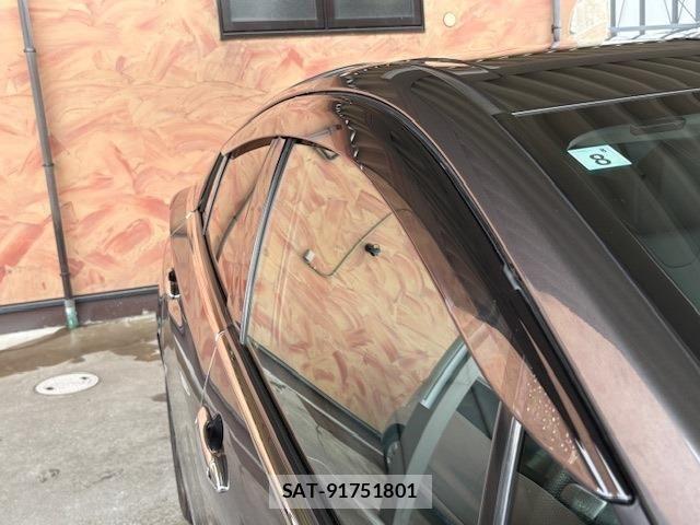 Toyota PRIUS 2019-06 7223867-14