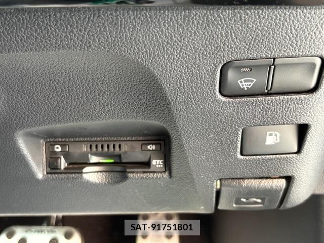 Toyota PRIUS 2019-06 7223867-24