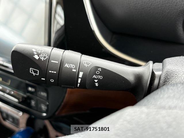 Toyota PRIUS 2019-06 7223867-25