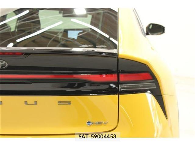 Toyota PRIUS 2023-07 7223878-17