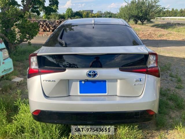 Toyota PRIUS 2021-05 7223869-5