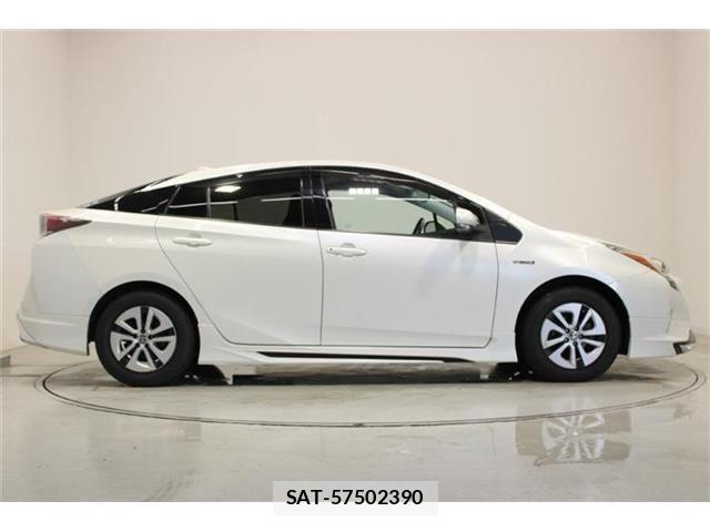 Toyota PRIUS 2016-10 7217274-12