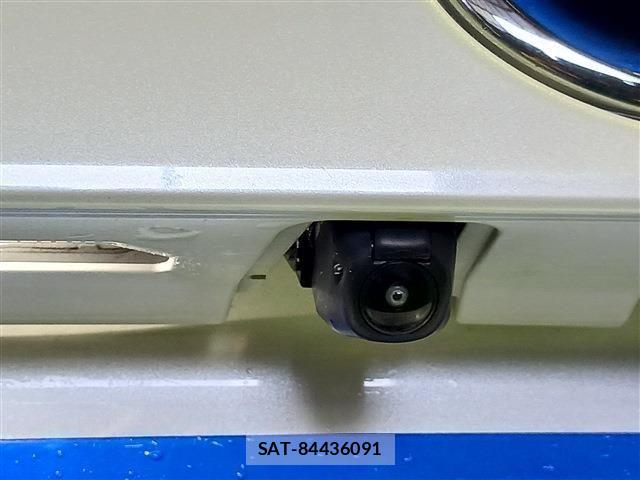 Toyota PRIUS 2021-05 7223868-13