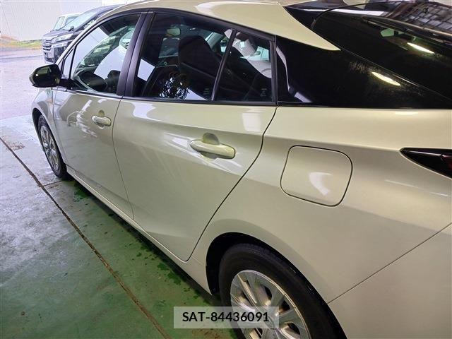 Toyota PRIUS 2021-05 7223868-14
