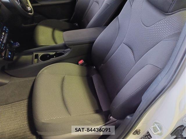 Toyota PRIUS 2021-05 7223868-17