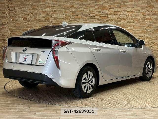 Toyota PRIUS 2015-12 7250446-15