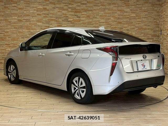 Toyota PRIUS 2015-12 7250446-16