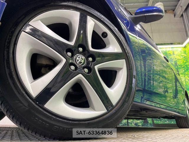 Toyota PRIUS 2016-08 7329499-13