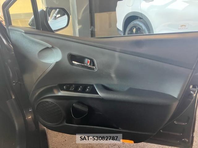Toyota PRIUS 2016-03 7329516-9