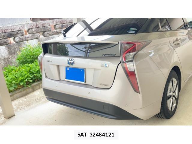 Toyota PRIUS 2016-03 7329519-9