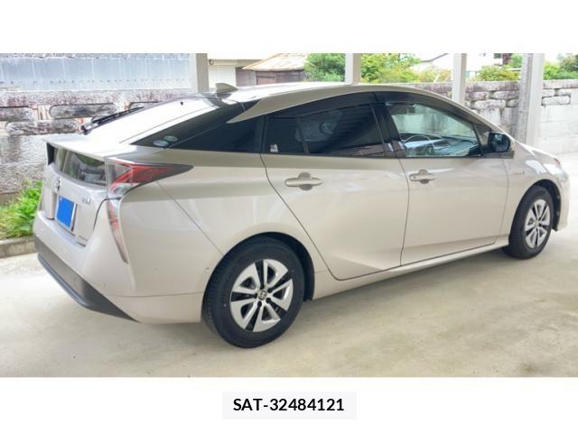 Toyota PRIUS 2016-03 7329519-8