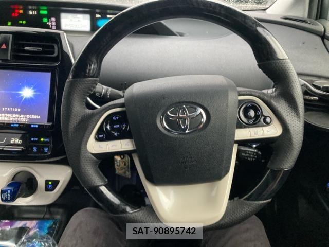 Toyota PRIUS 2016-02 7329515-16