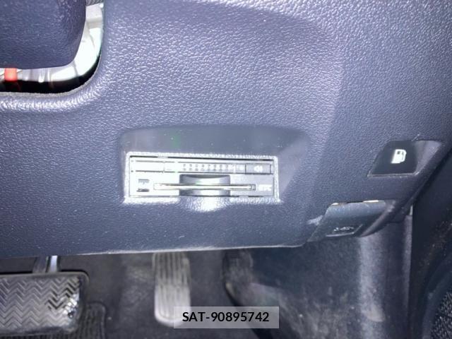 Toyota PRIUS 2016-02 7329515-22