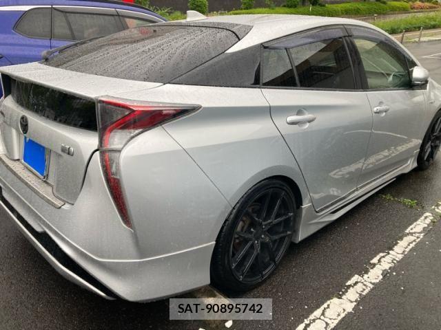 Toyota PRIUS 2016-02 7329515-2