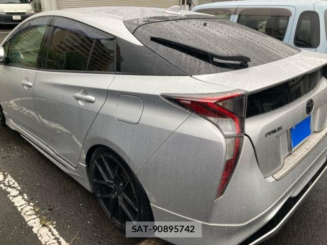 Toyota PRIUS 2016-02 7329515-3