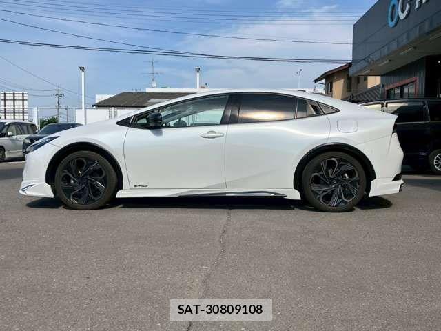 Toyota PRIUS 2023-03 7329489-17