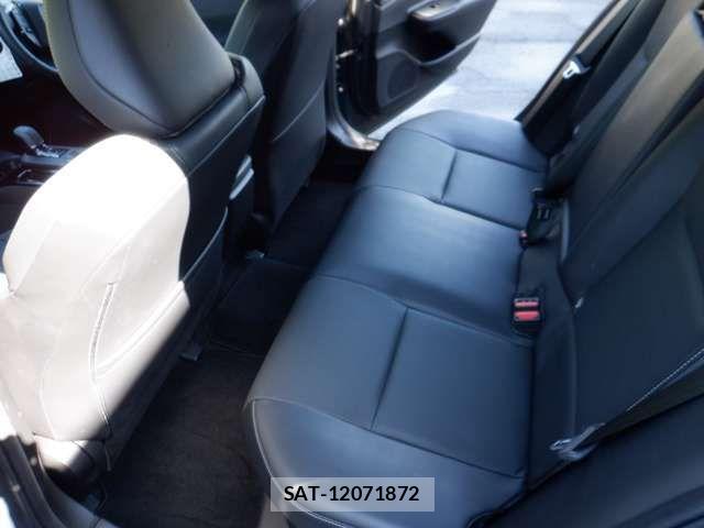 Toyota PRIUS 2023-05 7359404-12