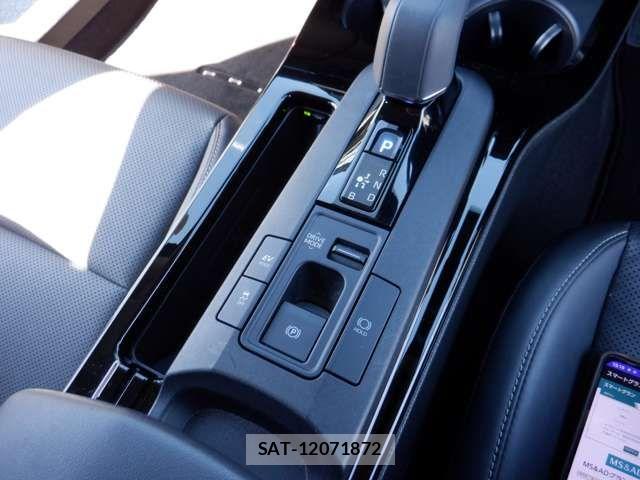 Toyota PRIUS 2023-05 7359404-19