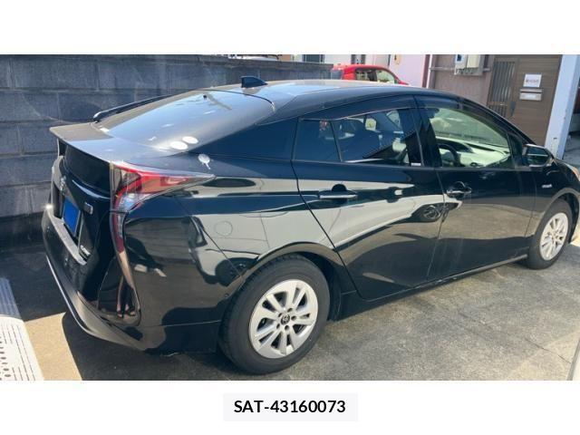 Toyota PRIUS 2018-02 7359406-1
