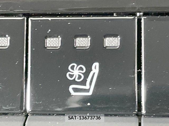 Toyota PRIUS 2023-04 7393678-6