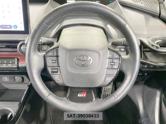 Toyota PRIUS 2023-06 7393674-12