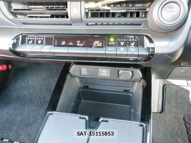 Toyota PRIUS 2023-06 7393673-15