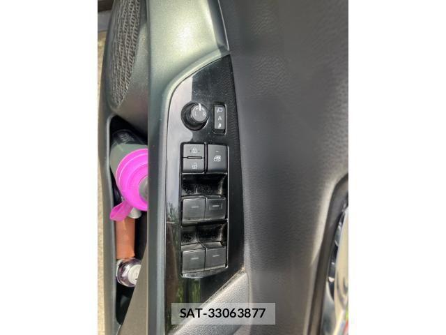 Toyota PRIUS 2019-03 7457003-12