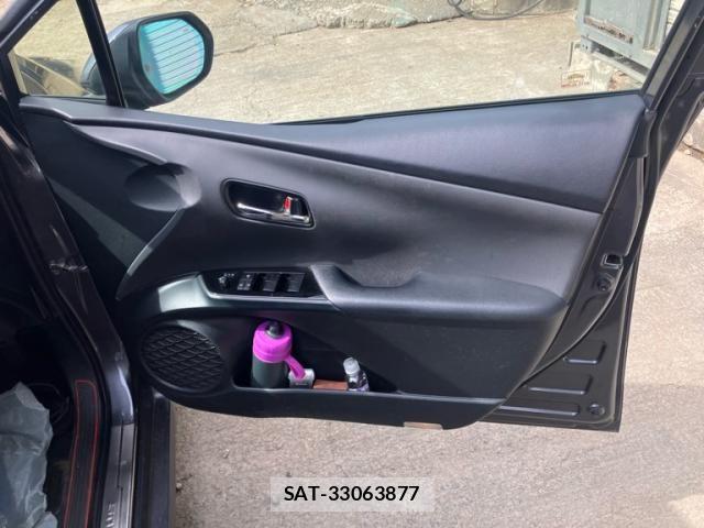 Toyota PRIUS 2019-03 7457003-13