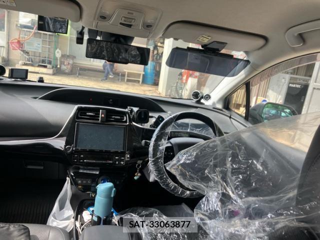 Toyota PRIUS 2019-03 7457003-17