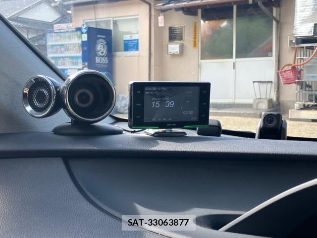 Toyota PRIUS 2019-03 7457003-28