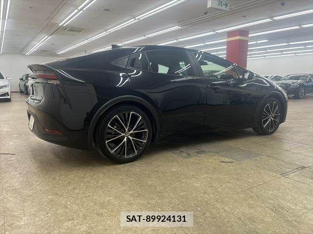 Toyota PRIUS 2023-11 7456999-15