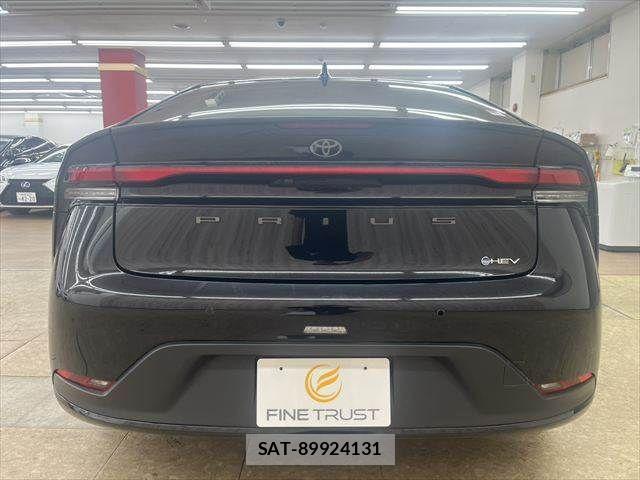 Toyota PRIUS 2023-11 7456999-16