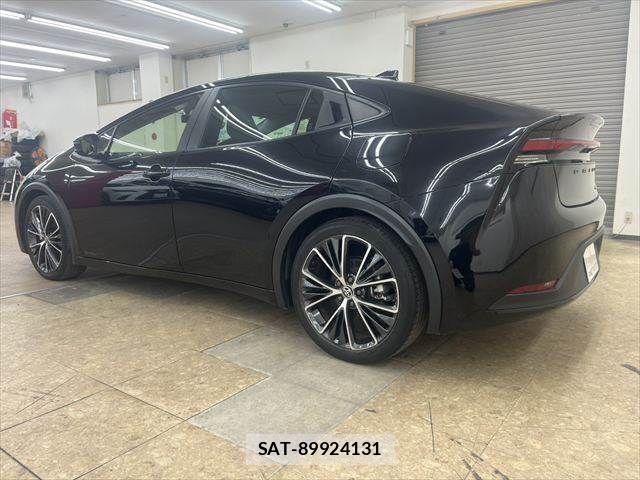 Toyota PRIUS 2023-11 7456999-17