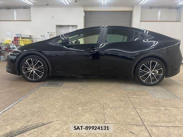 Toyota PRIUS 2023-11 7456999-18