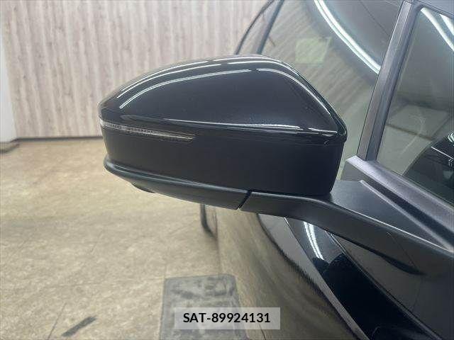 Toyota PRIUS 2023-11 7456999-22