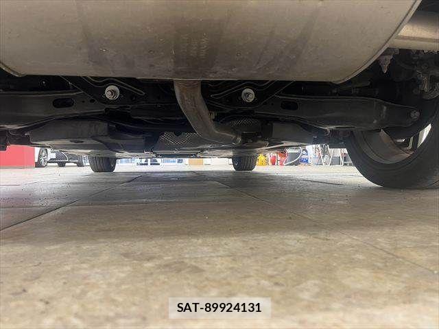 Toyota PRIUS 2023-11 7456999-28
