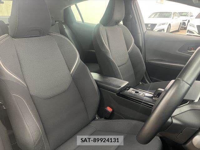 Toyota PRIUS 2023-11 7456999-6