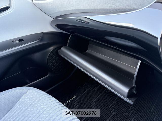 Toyota PRIUS 2016-07 7509749-24