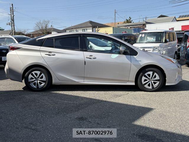 Toyota PRIUS 2016-07 7509749-6
