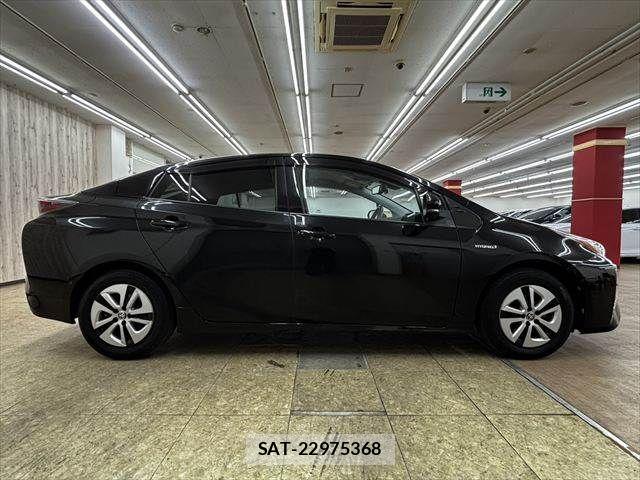 Toyota PRIUS 2017-12 7502367-15